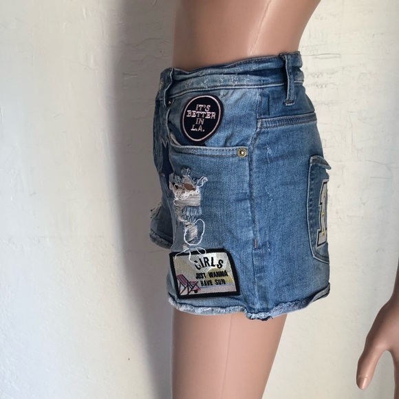Express Jeans Women’s Size 8 Jeans Denim Shorts Embroidered Casual Regular-Fit - Picture 3 of 16